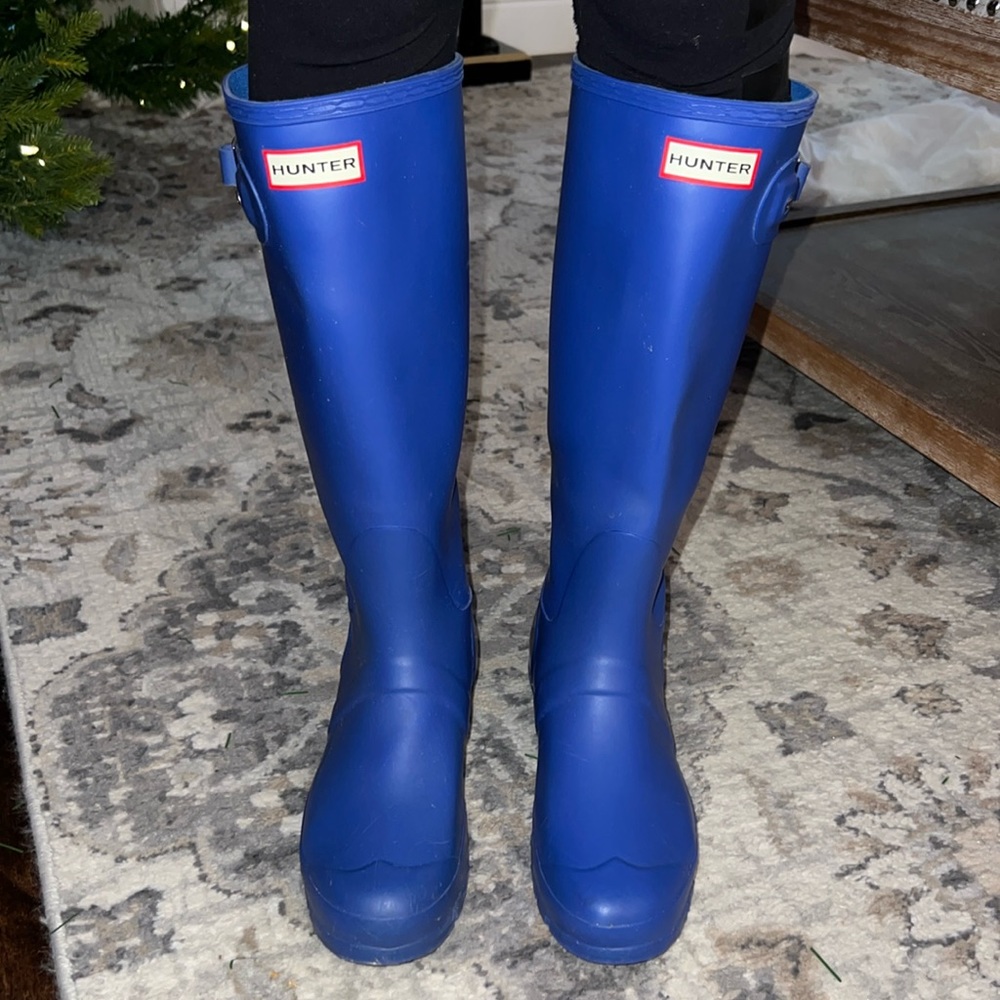matte royal blue tall hunter rain boots! Womens size 7